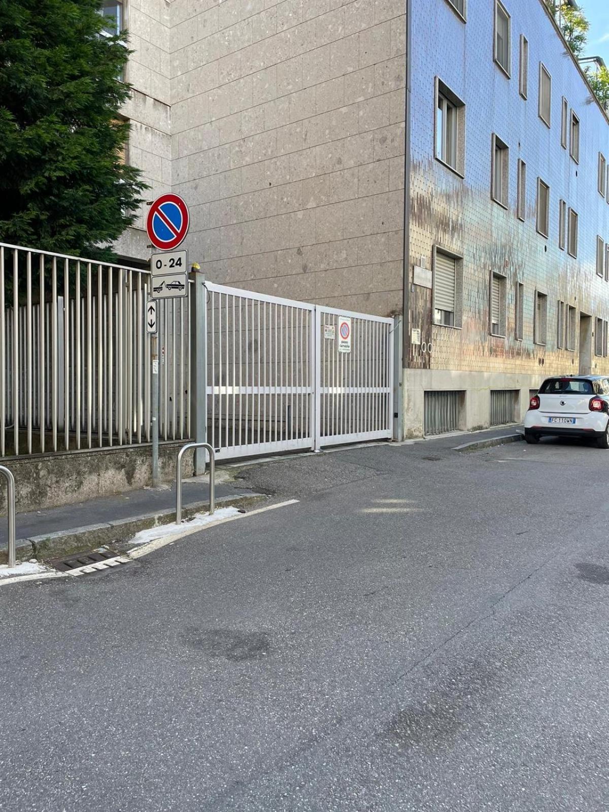 Morivione Apartment - Bocconi Free Parking Milan Bagian luar foto